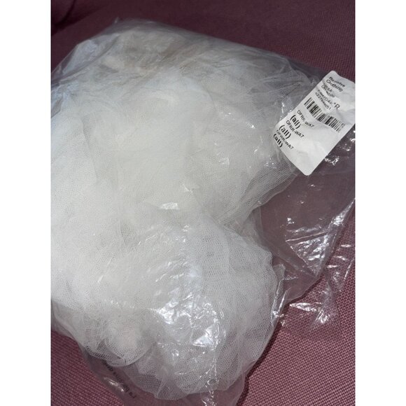 Ofrenda Studio Ursa Veil in Off White One Size New Womens Wedding Bridal Bride - Picture 8 of 13